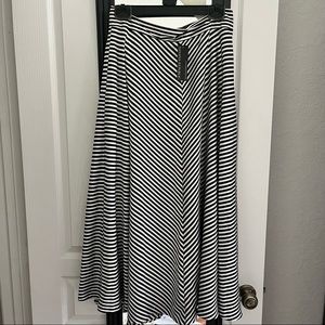 NWT Banana Republic Black and Whit Stipe Maxi Skirt Size 10